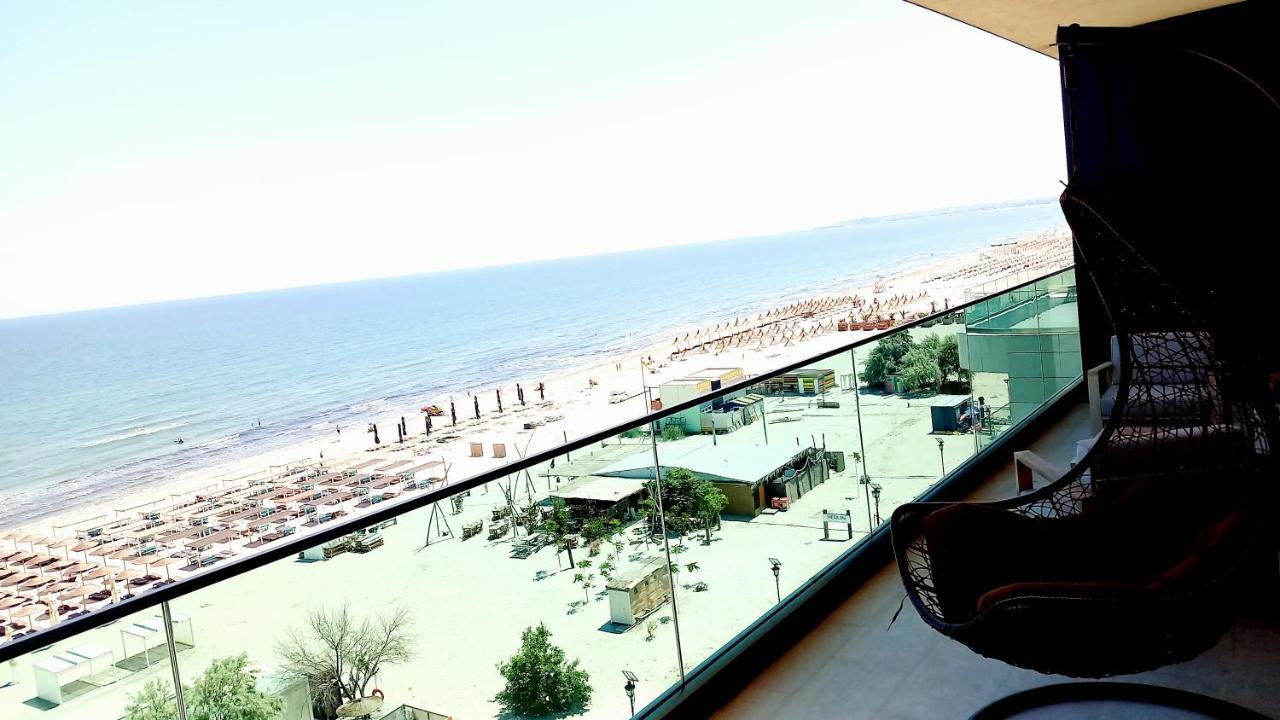 Luxury Promenada Apartment - Frontal Beachfront Mamaia Nord Năvodari Buitenkant foto